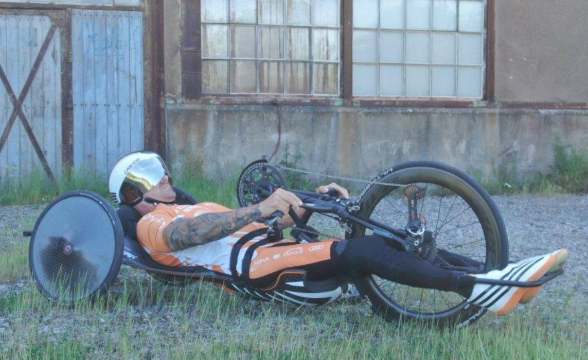 Ein von Becker Carbon entwickeltes Handbike beim Lifetest durch einen Athleten