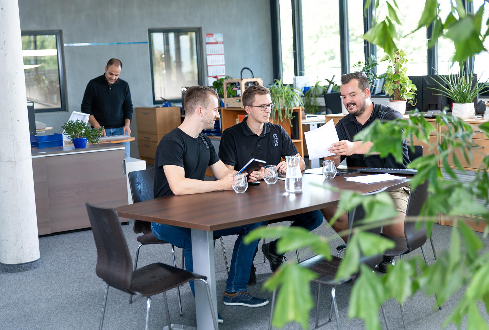 Becker Carbon Teambesprechung mit Philipp Grünhagen